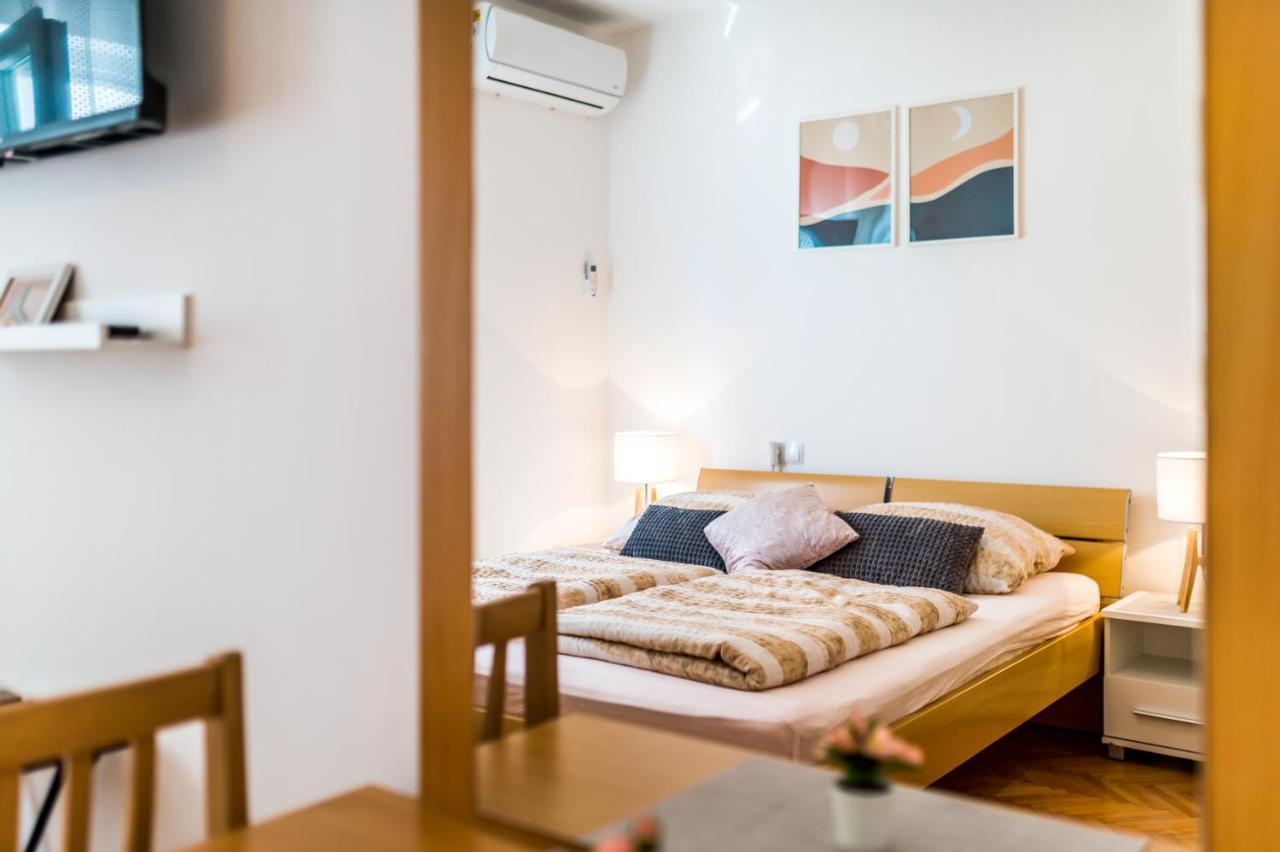 Apartment And Rooms Dalmatiko 보디체 외부 사진